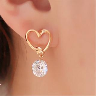 ภาพหน้าปกสินค้าElegant Hollow Love Heart Crystal Zircon Stud Earrings For Korean Woman Pendant Earrings Valentine\'s Day Gift ที่เกี่ยวข้อง