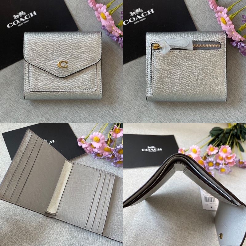 กระเป๋าสตางค์-สีเงิน-3-พับ-coach-wyn-soft-leather-wallet-c7181-soft-gold-metallic-slim-small-trifold