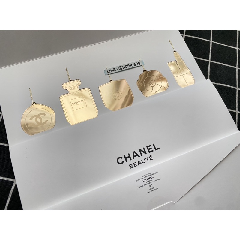 chanel2hand99-vip-gift-แท้-chanel-ornament-hanging-no5-camellia-lipstick-powder-case-ชาเนล-2021-compliments-of-chanel