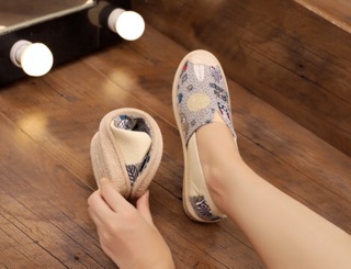 ภาพขนาดย่อของภาพหน้าปกสินค้าพร้อมส่ง  รองเท้า รองเท้าผู้หญิง รองเท้าคัทชู รองเท้าคัทชูหุ้มส้น MAO-9 จากร้าน dayday_up บน Shopee ภาพที่ 6
