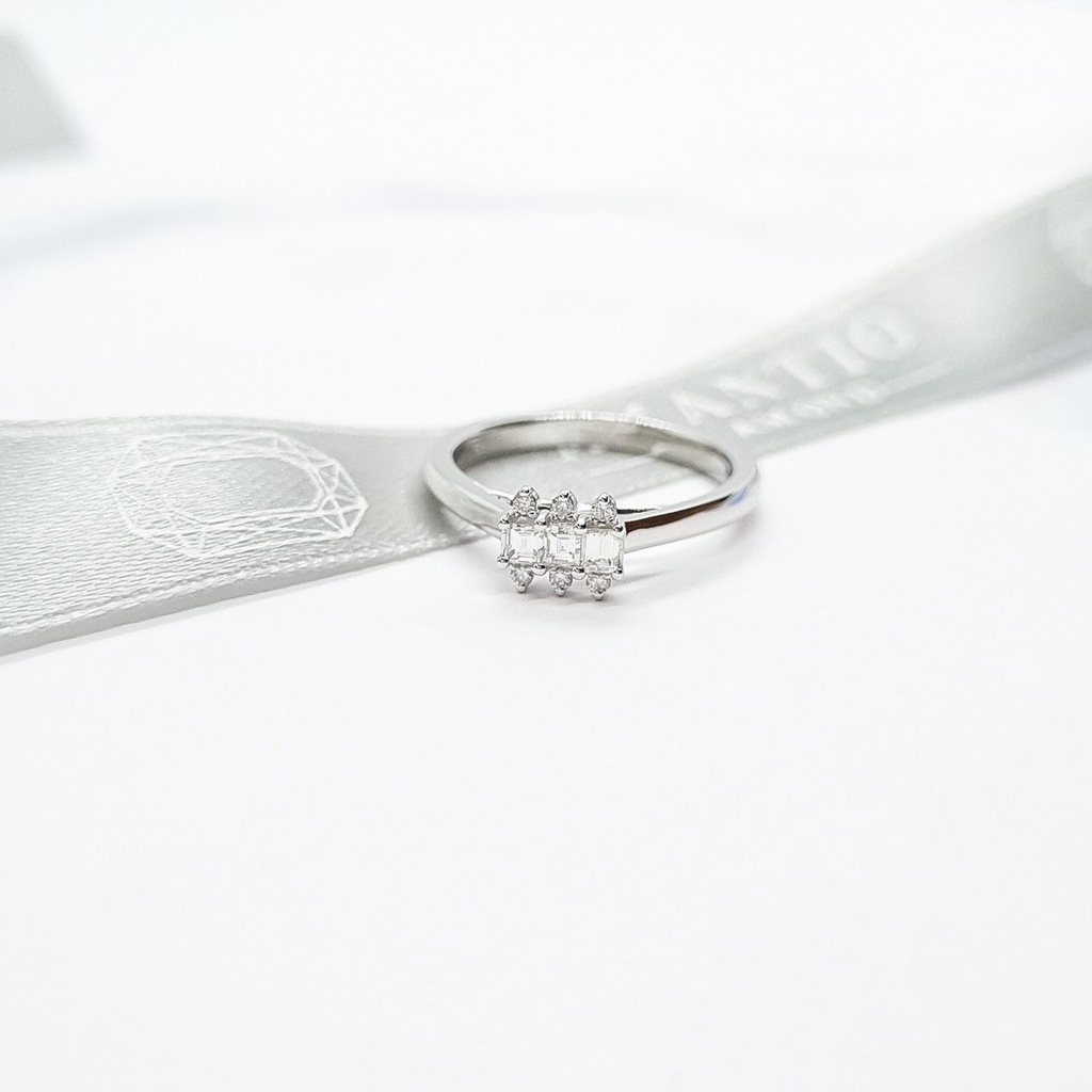 amantio-diamond-แหวนเพชร-baguette-ring-18k-white-gold-เพชรแท้ทองแท้