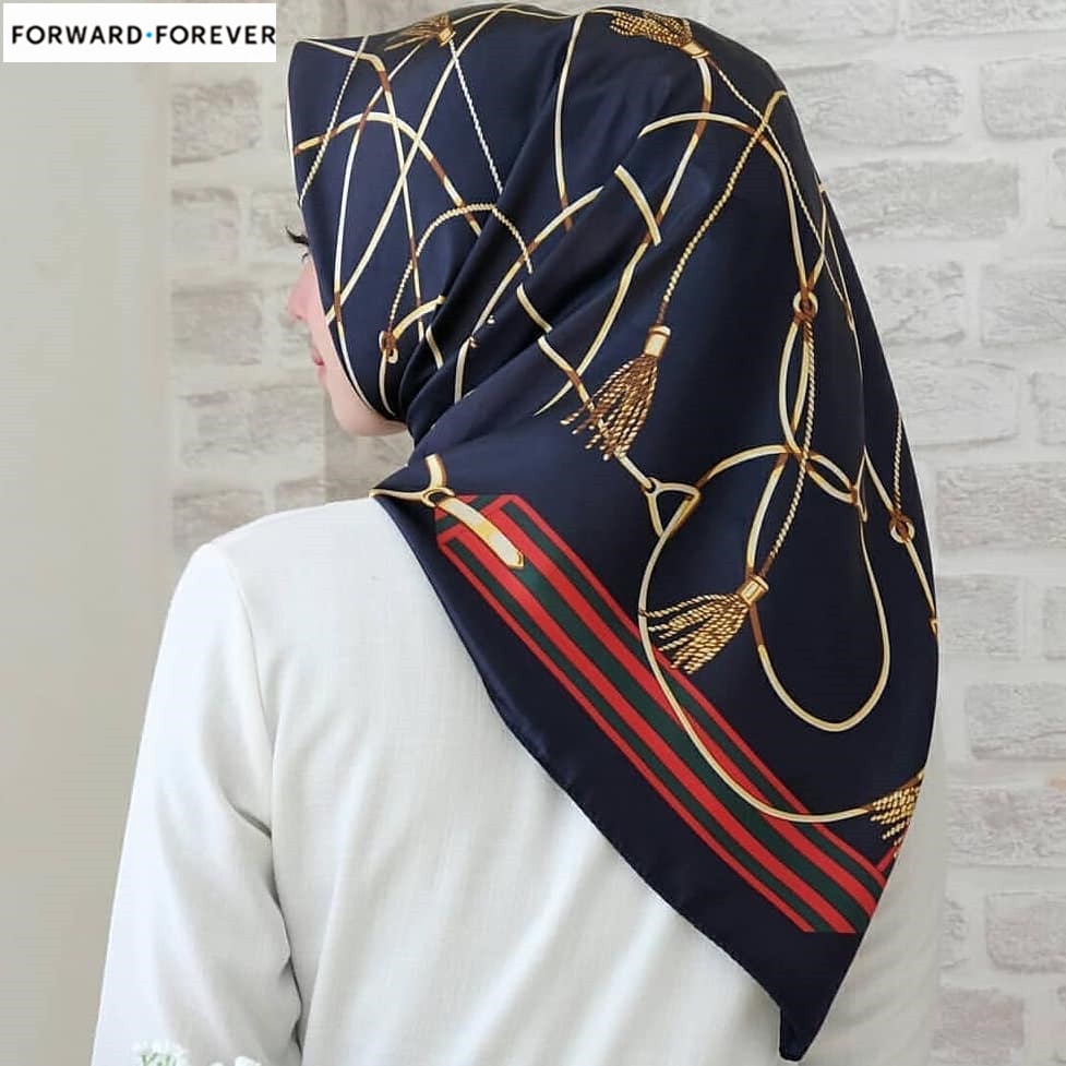 ภาพหน้าปกสินค้าFashion printed satin scarf Muslim headscarf M90105 จากร้าน zhengdashun.th บน Shopee