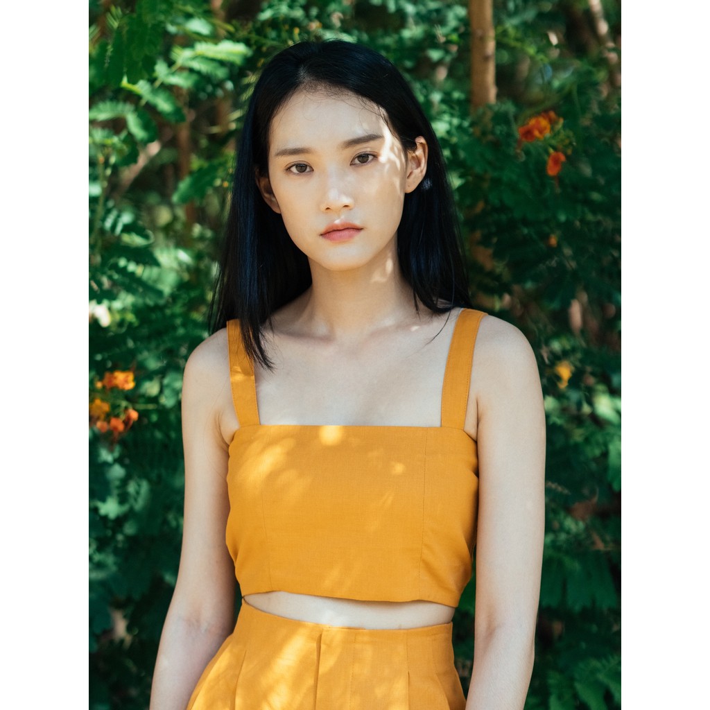 mustard-cotton-linen-cami-crop-top-เสื้อครอปสายเดี่ยวคอตตอนลินิน-สีเหลืองมัสตาร์ด