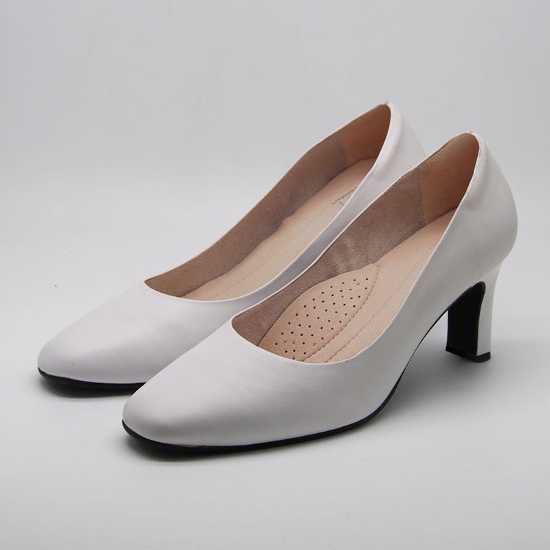 ภาพหน้าปกสินค้าSofit รองเท้าคัชชูสีขาว รองเท้าผู้หญิง Microfiber นุ่มสบายแบรนด์แท้ส่งจากโรงงานผลิต จากร้าน care_step บน Shopee