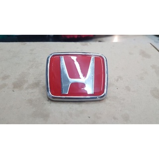 สินค้า โลโก้ฮอนด้า พื้นแดง มีขา ไซส์ 6.8 × 5.5 cm  Honda logo 3d emblem
