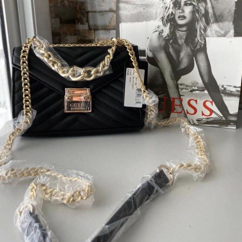 พร้อมส่ง-ฟรี-กระเป๋า-guess-หน้าโซ่-รุ่นยอดฮิตราคาโปรค่ะ