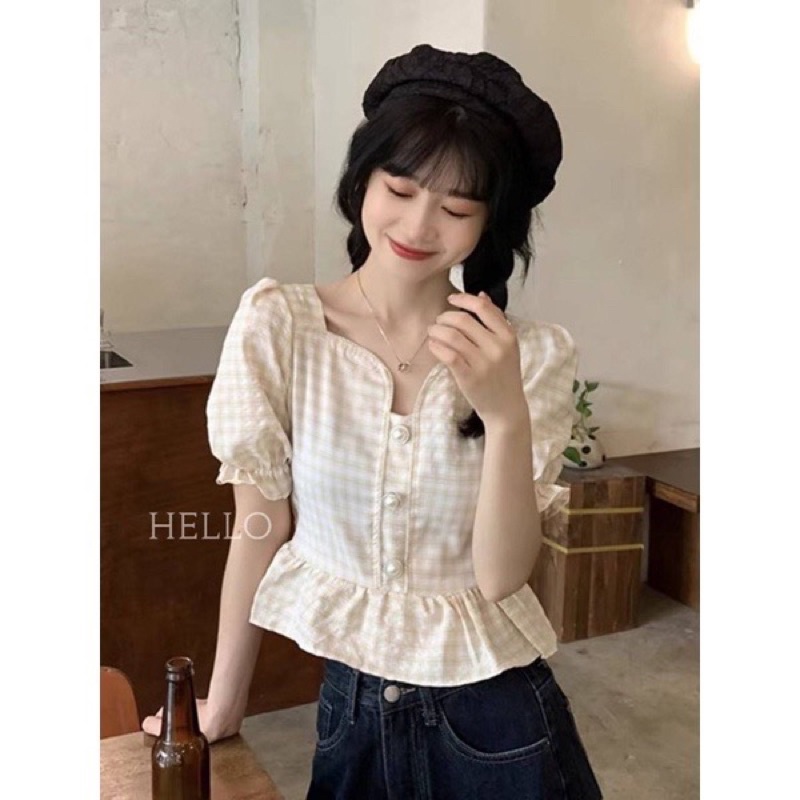 เสื้อแขนสั้นประดับกระดุมมุก
