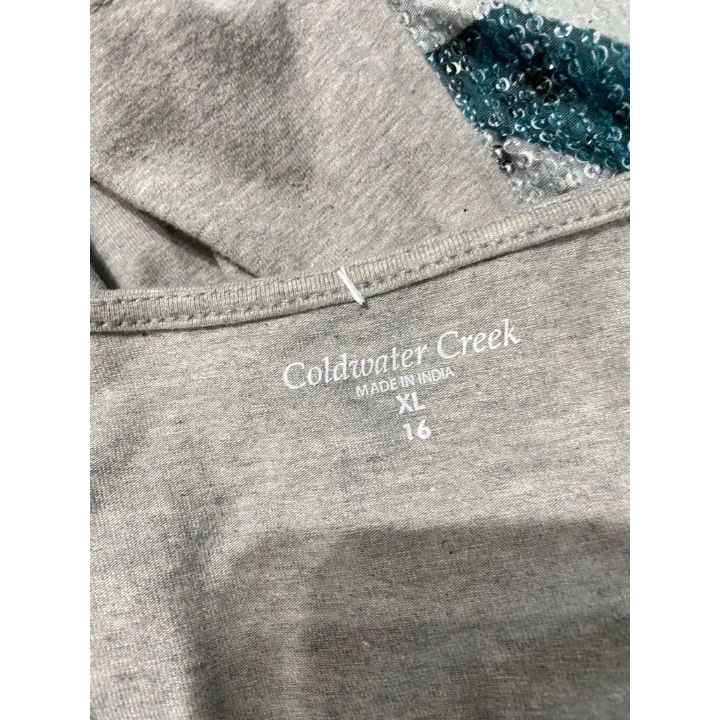 งาน-coldwater-creek-เสื้อแขนกุดสีเทาผ้าคอตตอน-ด้านหน้าครอบผ้าลายสวยปักเลื่อมใสทั้งด้านหน้า-เนื้อผ้านิ่มยืด
