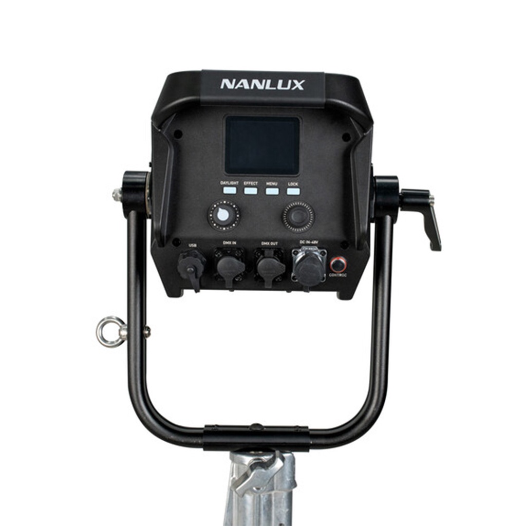 evoke-1200-spot-light-with-flight-case