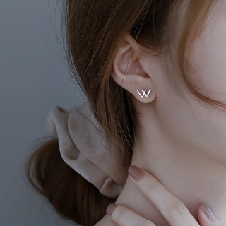 ภาพหน้าปกสินค้าต่างหู Exquisite Zircon Letter Earrings Stud W Word Korea Earring Women Jewelry Accessories Gift ที่เกี่ยวข้อง