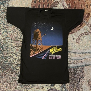 เสื้อยืดผ้าฝ้ายCOTTON ใหม่ Neil Young 1984 เสื้อเชิ้ต เหมาะกับการพกพาเดินทาง สําหรับผู้ชายS-5XL