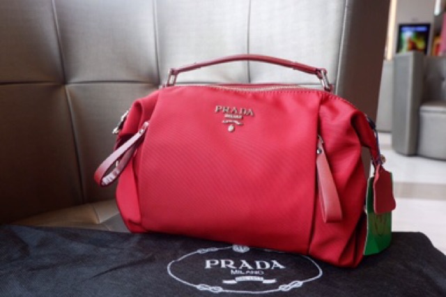 แท้-กระเป๋าอเนกประสงค์-ทรง-mini-tote-จากแบรนด์-prada