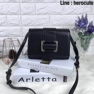 CHARLES &amp; KEITH OVERSIZE BUCKLE SLING BAG ของแท้ ราคาถูก