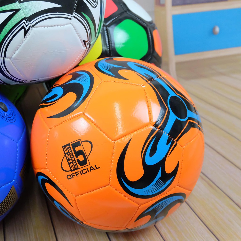 ภาพสินค้าGion - ลูกฟุตบอลไซส์มาตรฐาน Size 5 ทำจากวัสดุ PVC รุ่น DK-002 จากร้าน gion_intertrade บน Shopee ภาพที่ 4