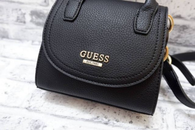 guess-คอสบอดี้ไซส์มินิ-น่ารักกำลังดี-มาพร้อมสายสะพายถอดได้