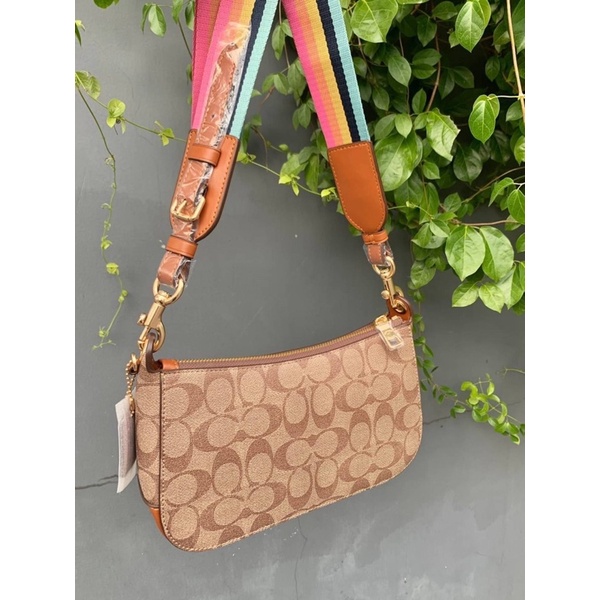 coach-jes-baguette-in-signature-canvas-with-coach-radial-rainbow-c6817