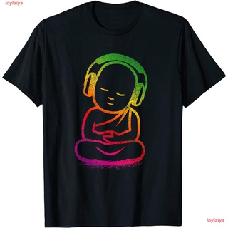 Buddha Headphones - Buddhist Monk DJ Music Lover T-Shirt เสื้อยืดผู้ชาย ลายการ์ตูนพิมพ์ลายเสื้อลายการ์ตูนผู้หญิง เสื้อคอ