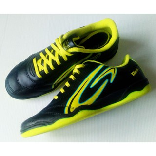 รองเท้าผ้าใบฟุตซอล ยี่ห้อ Giga Futsal รุ่น FG408 สีดำ