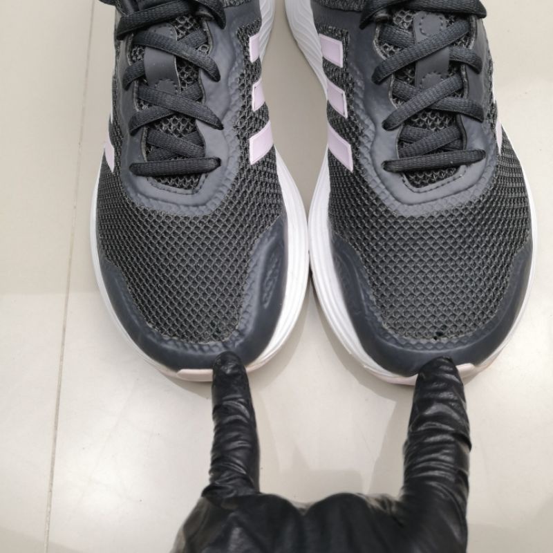 รองเท้าสีดำนวมหนาๆนิ่มๆ-adidasแท้-38-23-5cm-มีตำหนิตามที่นิ้วชี้ในภาพ