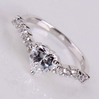 แหวนเพชรชุบทองคำขาว 18k white gold filled ประดับเพชร รูปหัวใจ ขนาดแหวน เบอร์ 8  **