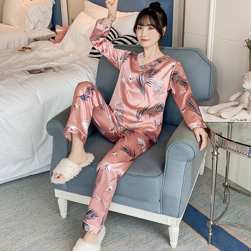 ชุดนอน-ชุดนอนผ้าซาตินลายการ์ตูน-ชุดนอนน่ารัก-ชุดนอนเกาหลี-แขนยาว-ขายาวมีหลายสี-สินค้าพร้อมส่ง