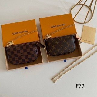 Louis vuitton Mini Pochette Accessories พร๊อพเพอร์ตี้