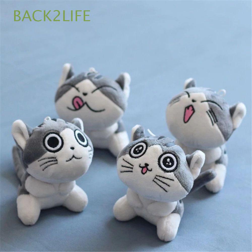ภาพหน้าปกสินค้าBack2life ตุ๊กตาแมวน่ารัก 10 ซม. พวงกุญแจรถสัตว์ตุ๊กตาของเล่นกระเป๋าจี้ของขวัญของเล่นยัดไส้