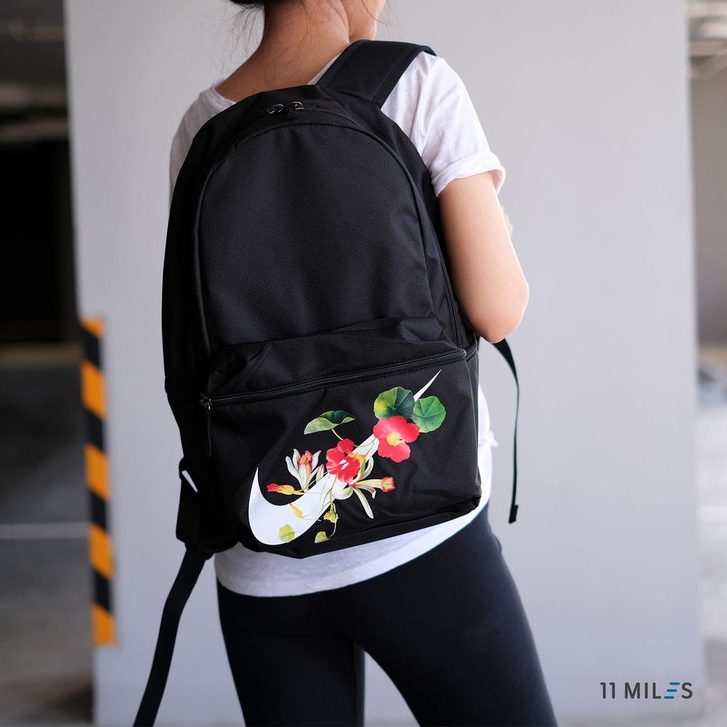 Nike sportswear best sale heritage graphic backpack