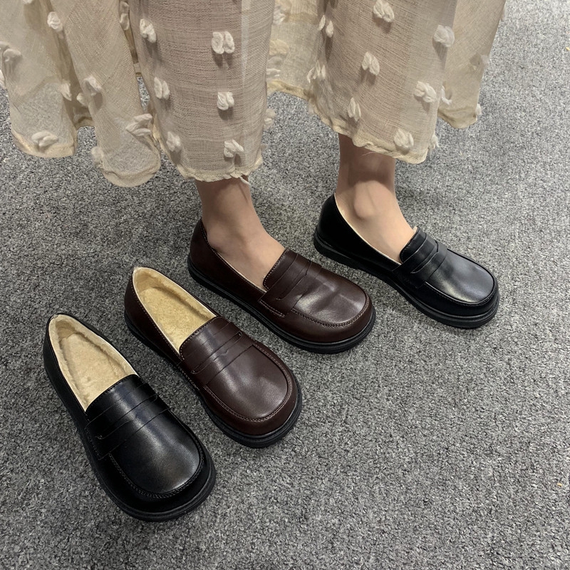 ภาพหน้าปกสินค้ารองเท้าผู้หญิง วินเทจหนา-ส้นรองเท้าเดี่ยว 𝐿𝑂𝐴𝐹𝐸𝑅𝑆 ใหม่รองเท้าหนังขนาดเล็กสาวนักเรียนร้อยน้องสาวอ่อนฮาราจูกุรองเท