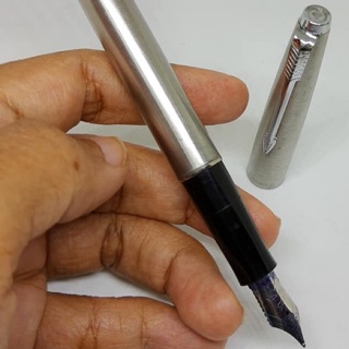ปากกาหมึกซึม Parker สีเงิน (มือสอง)