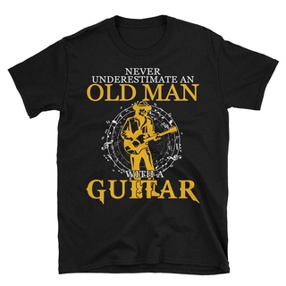 Yuanl5 [พร้อมส่ง] เสื้อยืดผ้าฝ้าย 100% พิมพ์ลาย Never Underestimate An Old With A Guitar โอเวอร์ไซซ์ โอเวอร์ไซซ์ ของขวัญ
