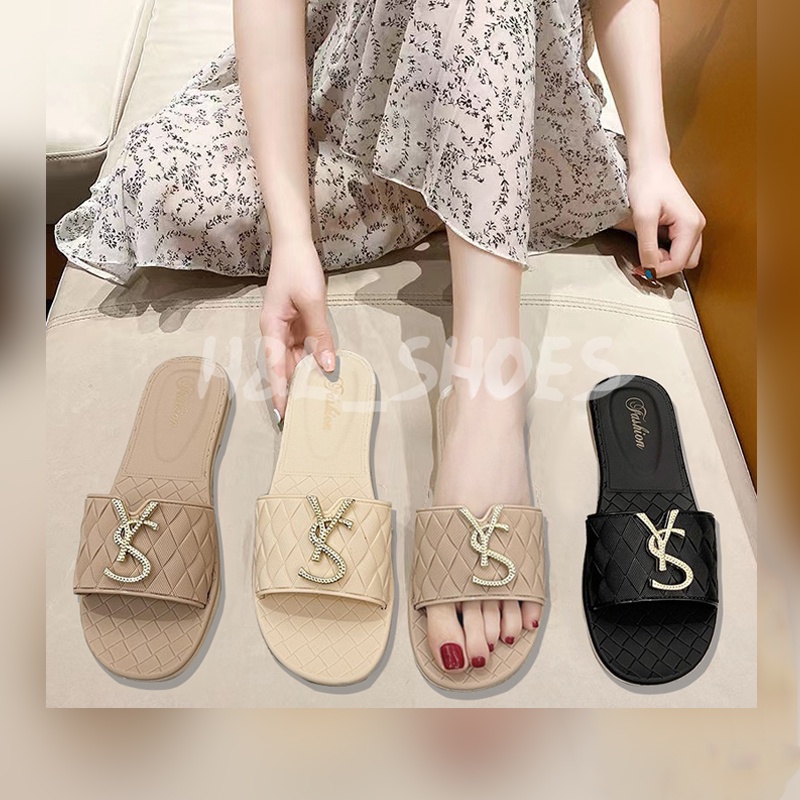 ภาพหน้าปกสินค้าYSรองเท้าแตะของผู้หญิงมี3สี แฟชั่นใหม่รองเท้าแตะแบน สบาย ๆ กันลื่น จากร้าน cui6688 บน Shopee