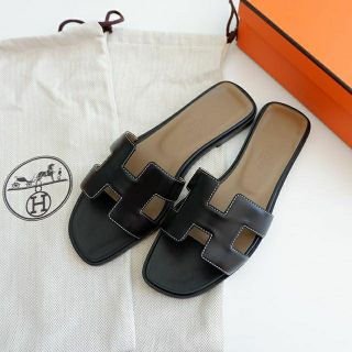 hermes sandal size 36.5,37 
อปก ถุงผ้า กล่อง 19,500 ฿