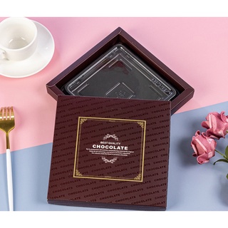 กล่องกระดาษ + ถาดพลาสติกมีฝา จำนวน 10 ชุด สำหรับใส่ช็อกโกแลต หรือขนมเบเกอรี่ ลาย Best Quality Chocolate Box สีน้ำตาลเข้ม