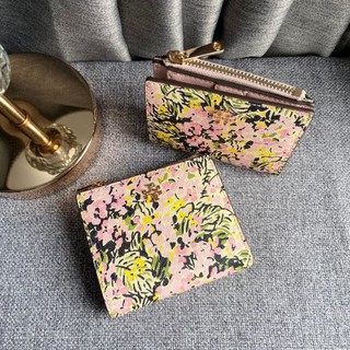 🎀 (สด-ผ่อน) กระเป๋าสตางค์ 2 พับ สั้น ชมพูลายดอก 73157 TORY BURCH EMERSON MINI WALLET Flower Field SM