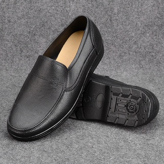 QiaoYiLuo ผู้ชายใหม่รองเท้าฝนธุรกิจหนังเทียมสีดำรองเท้ากันน้ำ PVC พลาสติกลื่นทำงานรองเท้ารองเท้าครัวคลาสสิกสีดำ