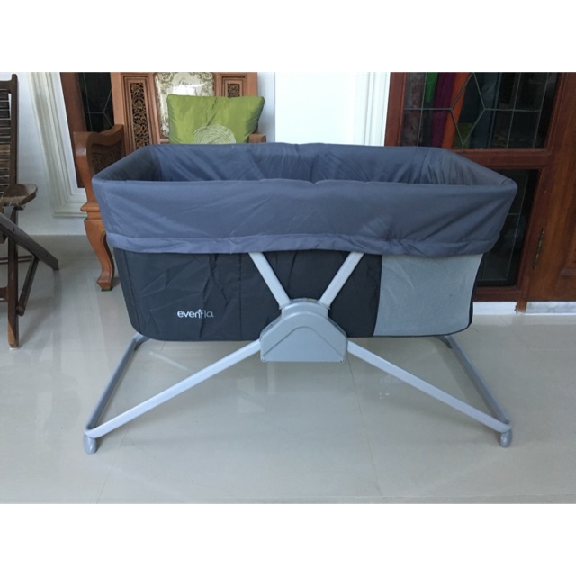 Evenflo villi best sale travel bassinet
