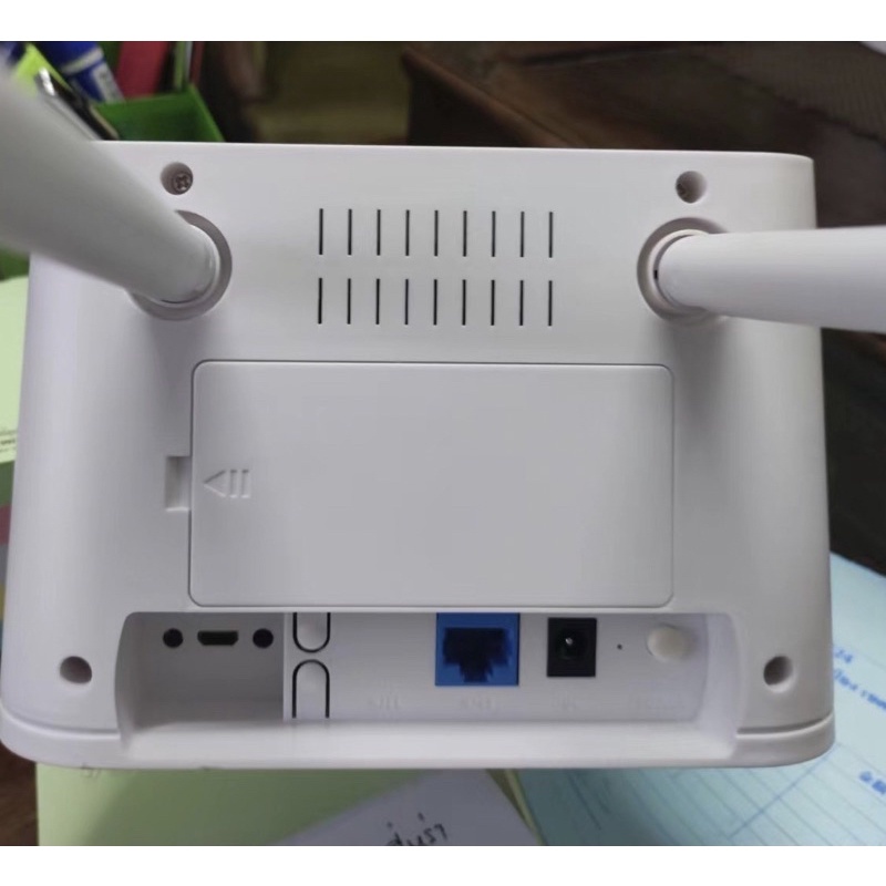 ภาพสินค้า4G CPE เราเตอร์ R102 Desk Router ซิมการ์ด CPE Router 4G VoLTE CPE Router With Battery จากร้าน mcedd008 บน Shopee ภาพที่ 1