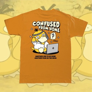 เสื้อยืดสีขาวเสื้อยืด พิมพ์ลายการ์ตูนโปเกม่อน Kuruu Psyduck Confused from Home Tee สําหรับผู้ชายS-4XL