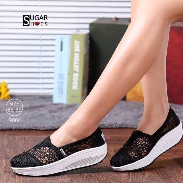 พร้อมส่ง-รองเท้าเพื่อสุขภาพผ้าลูกไม้-ยืดหยุ่นดี-เราสั่งจากโรงงานผลิตโดยตรง-ผ้าลูกไม้โปร่งใส่สบาย-ระบายอากาศ