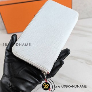 Used :  Hermes Wallet​ Zippe​ / Epsom / White​ - Authentic​ bag