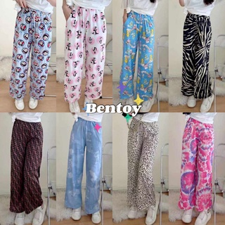 รูปภาพขนาดย่อของBentoy*พร้อมส่ง*กางเกงขายาวสกรีนลายกราฟฟิกผ้าเจอร์ซี่มัดย้อม เนื้อผ้านิ่มทิ้งตัวทรงปล่อยเกรดดีCR8ลองเช็คราคา