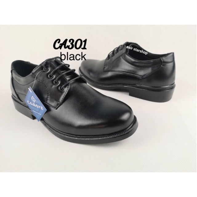 ภาพหน้าปกสินค้ารองเท้าหนังดำ รองเท้าคัทชูชาย ทรงหัวมน CA301-black