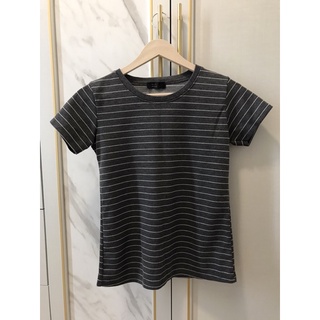 ส่งต่อเสื้อยืดลายทาง  สภาพดี ของแม่ค้าเองจ้า