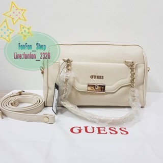 GUESS BLOWLING BAG กระเป๋าสพายทรงสปีดี้ ดีไซร์เรียบหรูด้าหน้ามีช่องใส่ของจุกจิก