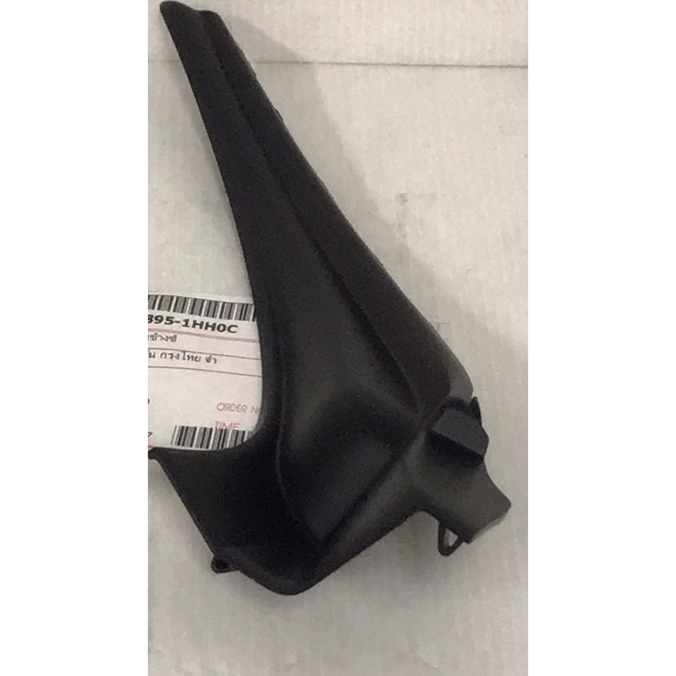 แผ่นปิดมุมกระจกบังลมหน้าด้านซ้าย NISSAN MARCH 66895-1HC0A ( K13 ) และ ...