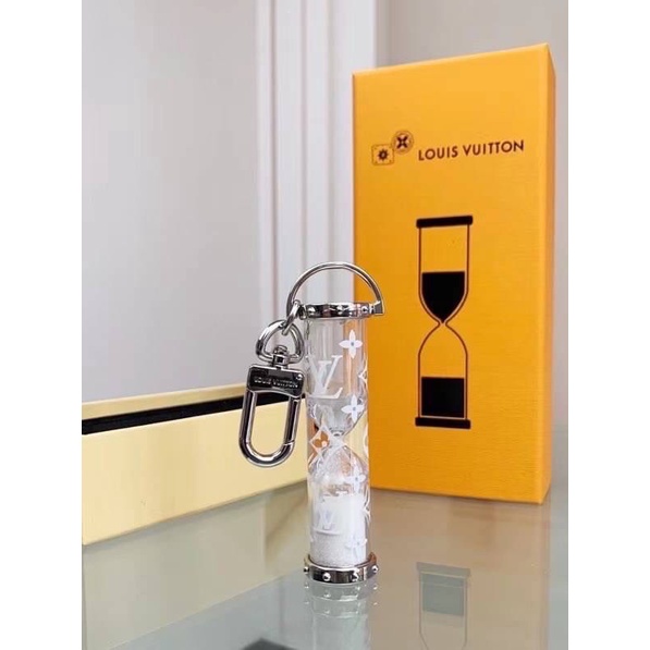 louis-vuitton-silver-hourglass-bag-charm-amp-key-holder-keychain-pendant-พวงกุญแจห้อยกระเป๋า-แบรนด์หลุยส์วิตตอง-นาฬิกาทราย