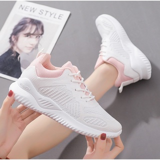 ภาพขนาดย่อของภาพหน้าปกสินค้ารองเท้าวิ่งผู้หญิง รองเท้าผ้าใบเกาหลี 2022 ใหม่ ระบายอากาศได้ พื้นนุ่ม SE5647 จากร้าน kuike099.th บน Shopee