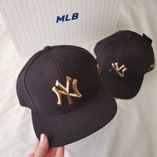 หมวก MLB metal one point snapback หมวกสีดำ โลโก้ NY สีทอง
