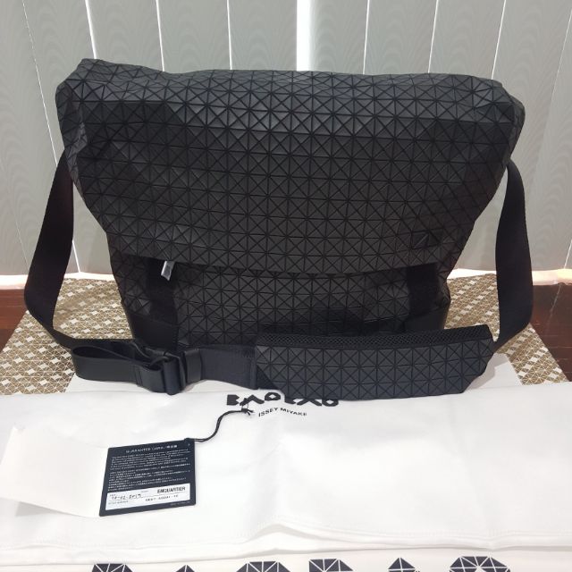 Bao Bao รุ่น sling bag สีดำ มือ 1 แท้100%